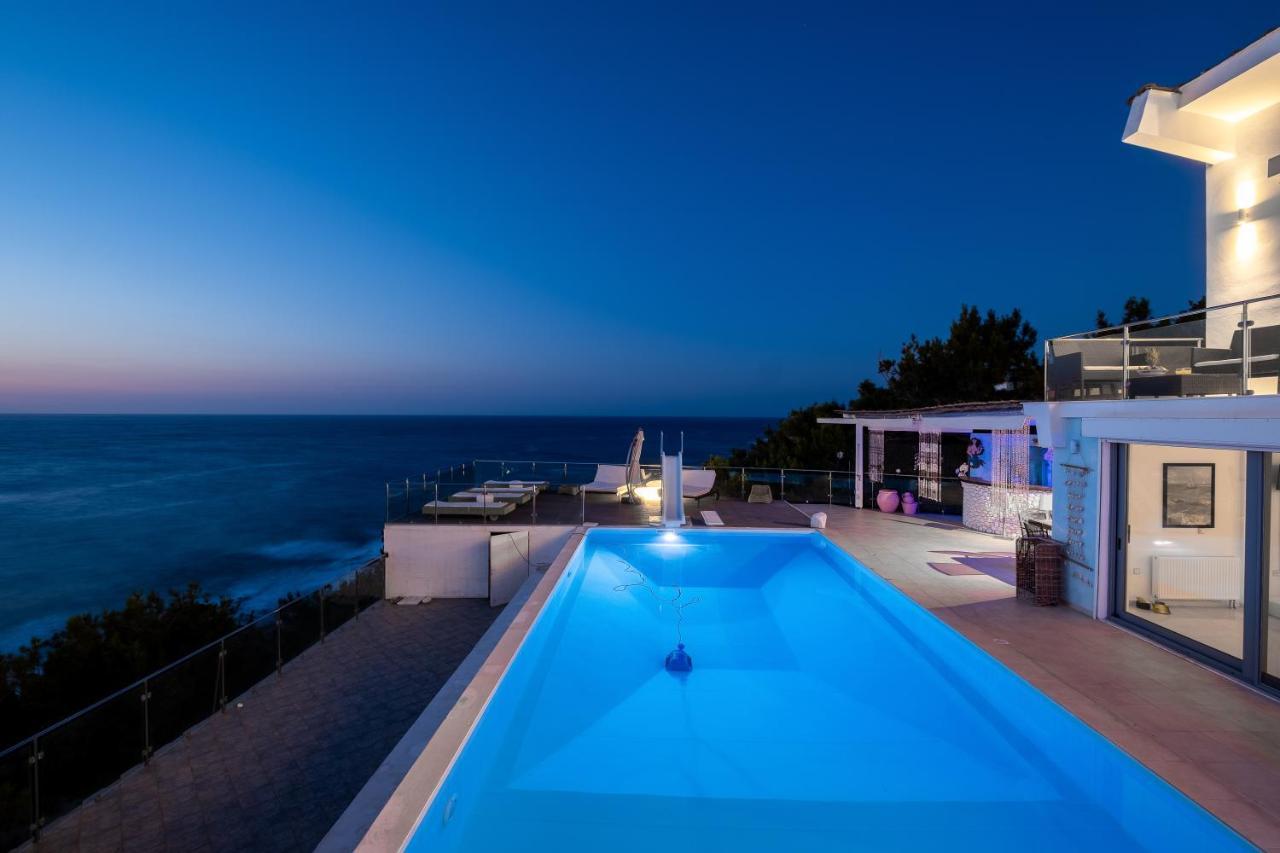 Icarus Luxury Beachfront Villa Gialiskari  Екстериор снимка