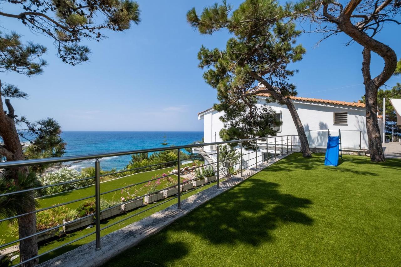 Icarus Luxury Beachfront Villa Gialiskari  Екстериор снимка