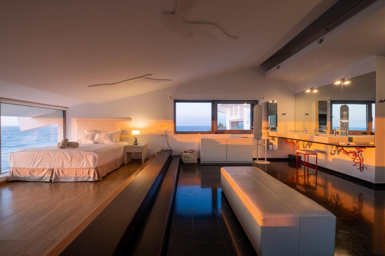 Icarus Luxury Beachfront Villa Gialiskari  Екстериор снимка