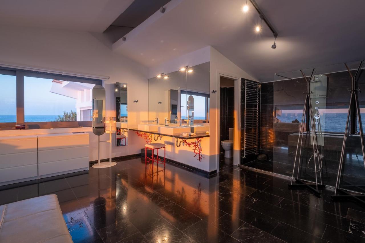 Icarus Luxury Beachfront Villa Gialiskari  Екстериор снимка