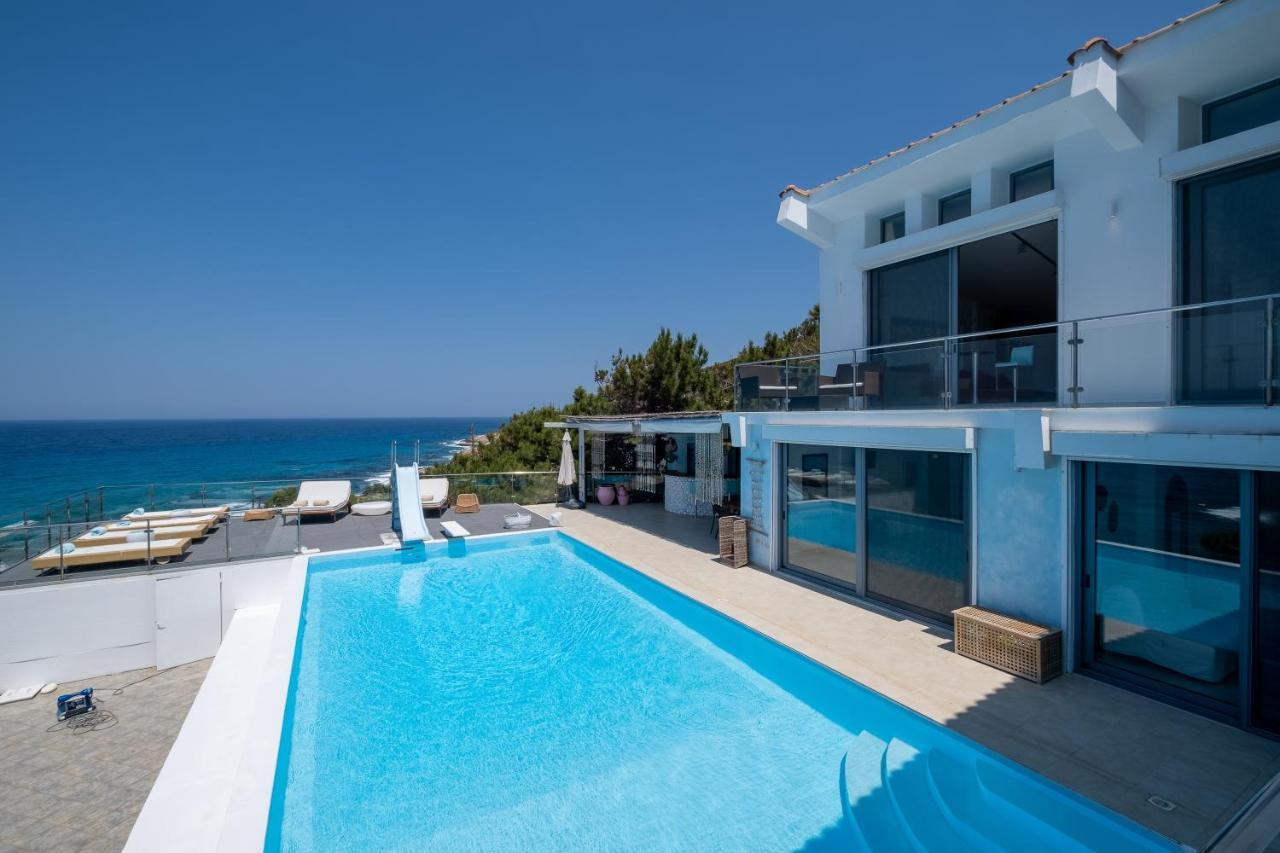 Icarus Luxury Beachfront Villa Gialiskari  Екстериор снимка
