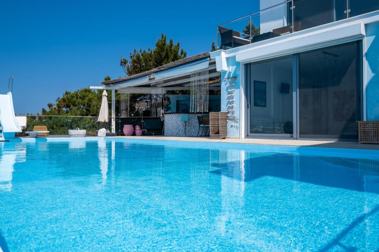 Icarus Luxury Beachfront Villa Gialiskari  Екстериор снимка